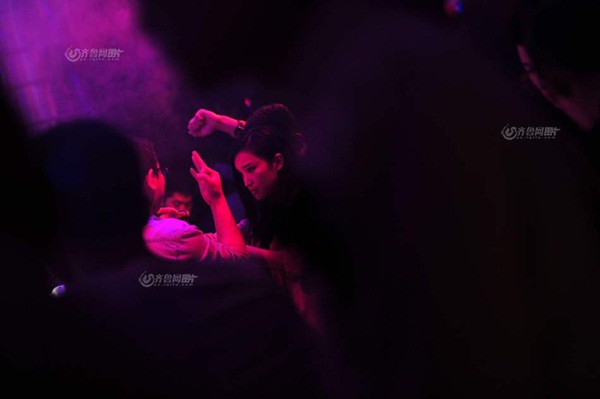 T&acirc;m sự của những vũ c&ocirc;ng l&agrave;m việc tại qu&aacute;n bar 2