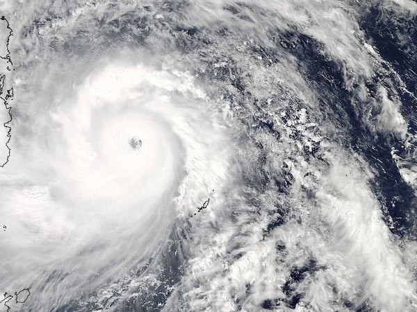 Nh&igrave;n lại những h&igrave;nh ảnh kh&ocirc;ng thể n&agrave;o qu&ecirc;n trong si&ecirc;u b&atilde;o Haiyan 3