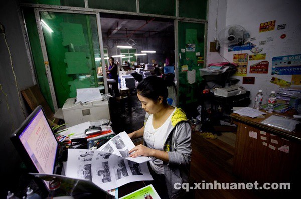 C&ocirc; g&aacute;i trẻ suốt 10 năm một m&igrave;nh chăm cha bại liệt  4