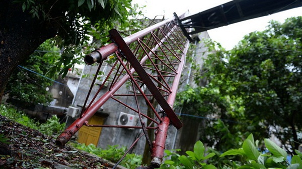 Hiện trường th&aacute;p truyền h&igrave;nh 52m g&atilde;y n&aacute;t: Ch&acirc;n đế yếu 1
