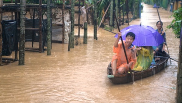 Ngập trong lũ dữ: đ&atilde; c&oacute; 25 người chết, mất t&iacute;ch 10
