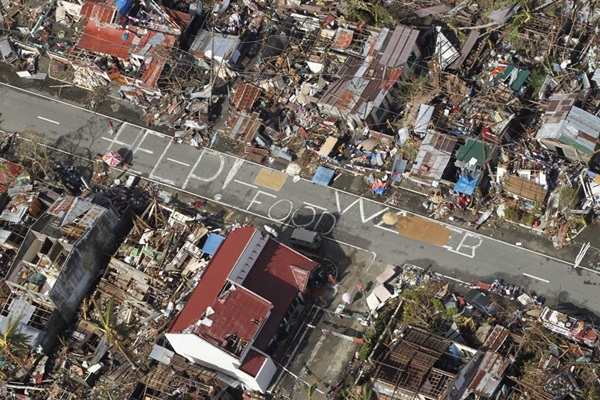 Lời kêu cứu trên đống đổ nát của nạn nhân vùng bão Haiyan 8