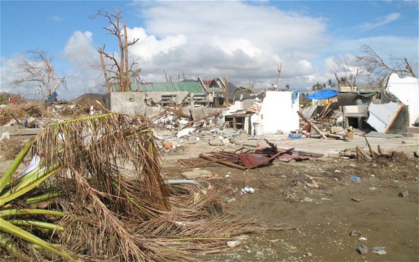 Cả làng trở thành góa phụ sau siêu bão Haiyan 1