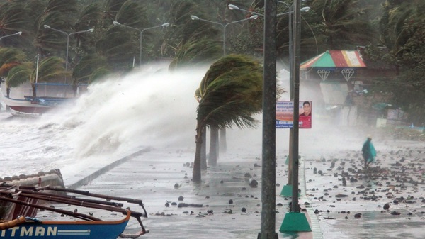 Nhìn lại những hình ảnh không thể nào quên trong siêu bão Haiyan 4