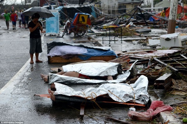 Siêu bão Haiyan: Nỗi đau xé lòng của những người ở lại 1