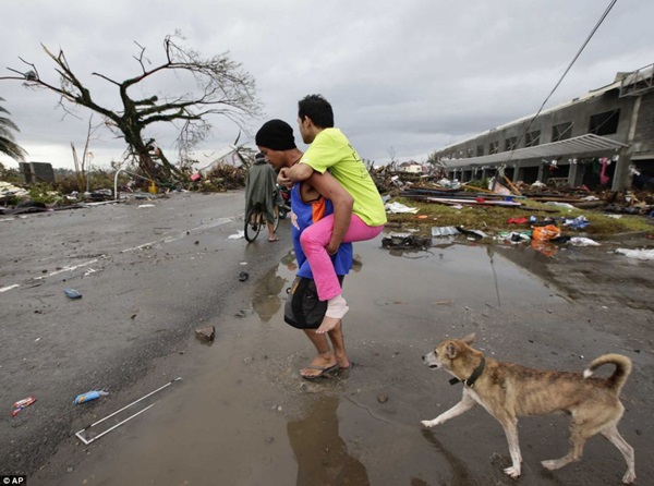 Siêu bão Haiyan: Nỗi đau xé lòng của những người ở lại 9