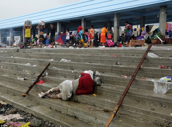 Nh&igrave;n lại những h&igrave;nh ảnh kh&ocirc;ng thể n&agrave;o qu&ecirc;n trong si&ecirc;u b&atilde;o Haiyan 12