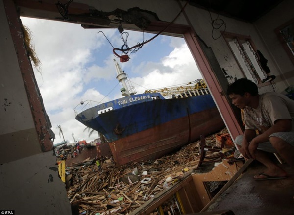 Siêu bão Haiyan: Nỗi đau xé lòng của những người ở lại 8