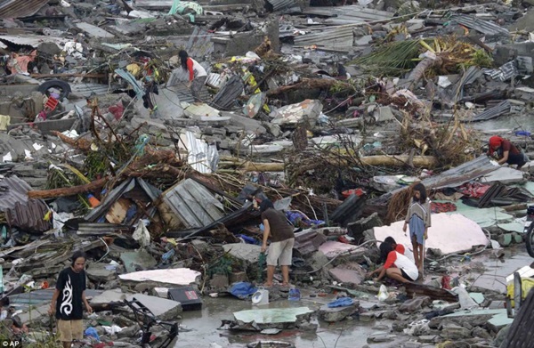 Siêu bão Haiyan: Nỗi đau xé lòng của những người ở lại 6