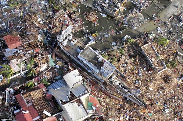 Nhìn lại những hình ảnh không thể nào quên trong siêu bão Haiyan 7