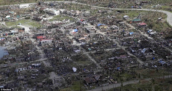 Gần một nửa số thi thể trong siêu bão Haiyan là trẻ em 8