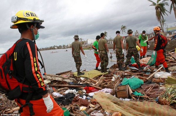 Ám ảnh khung cảnh thu thập thi thể nạn nhân siêu bão Haiyan 3