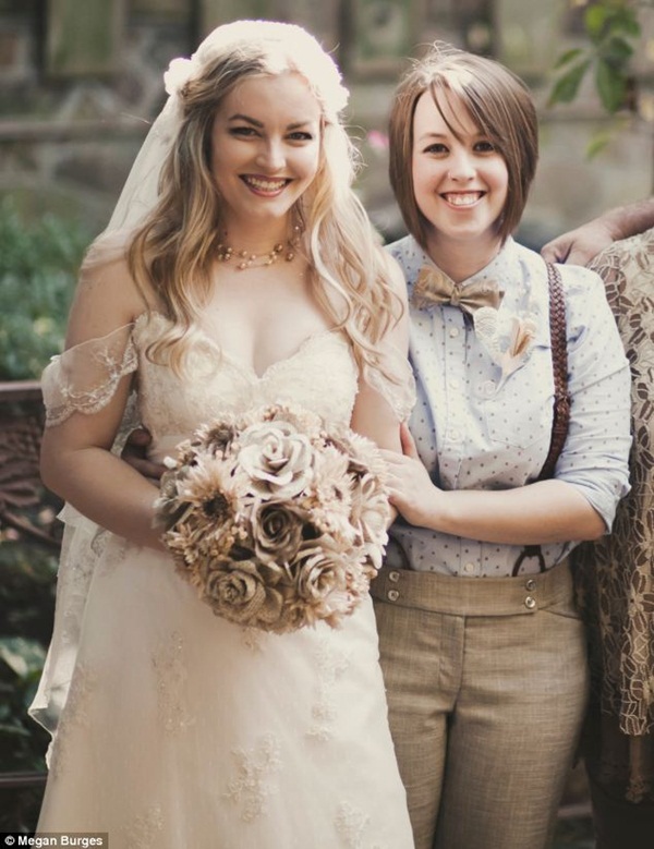 Bộ ảnh cưới của cặp đồng tính nữ gây sốt Internet 12