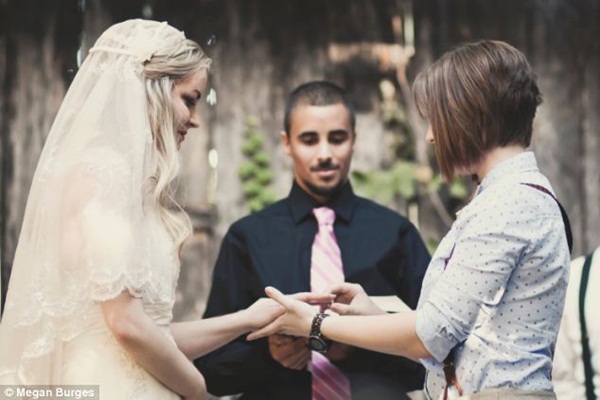 Bộ ảnh cưới của cặp đồng tính nữ gây sốt Internet 13