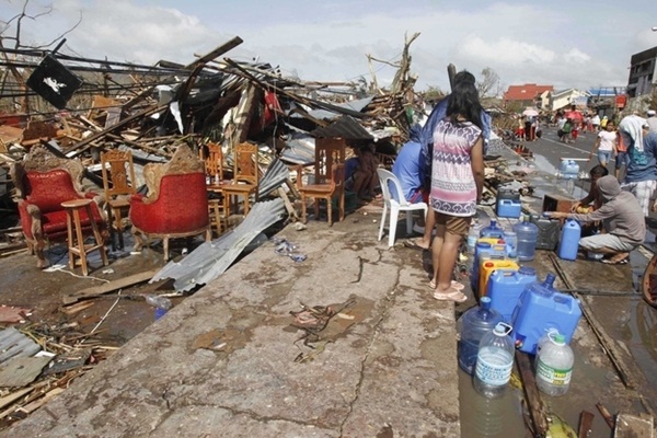Nỗi đau của thai phụ mất đi 11 người thân trong siêu bão Haiyan 4
