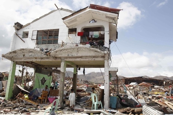 Nỗi đau của thai phụ mất đi 11 người thân trong siêu bão Haiyan 2