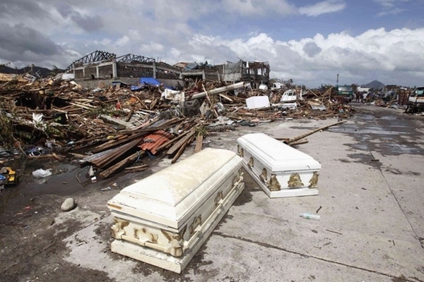 Nỗi đau của thai phụ mất đi 11 người thân trong siêu bão Haiyan 3
