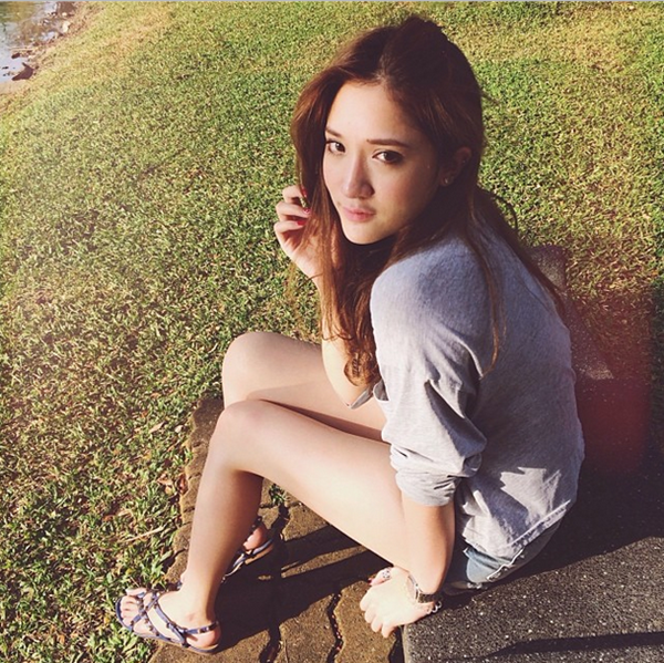 Ngắm c&ocirc; con g&aacute;i xinh đẹp của cựu Bộ trưởng Th&aacute;i Lan 2