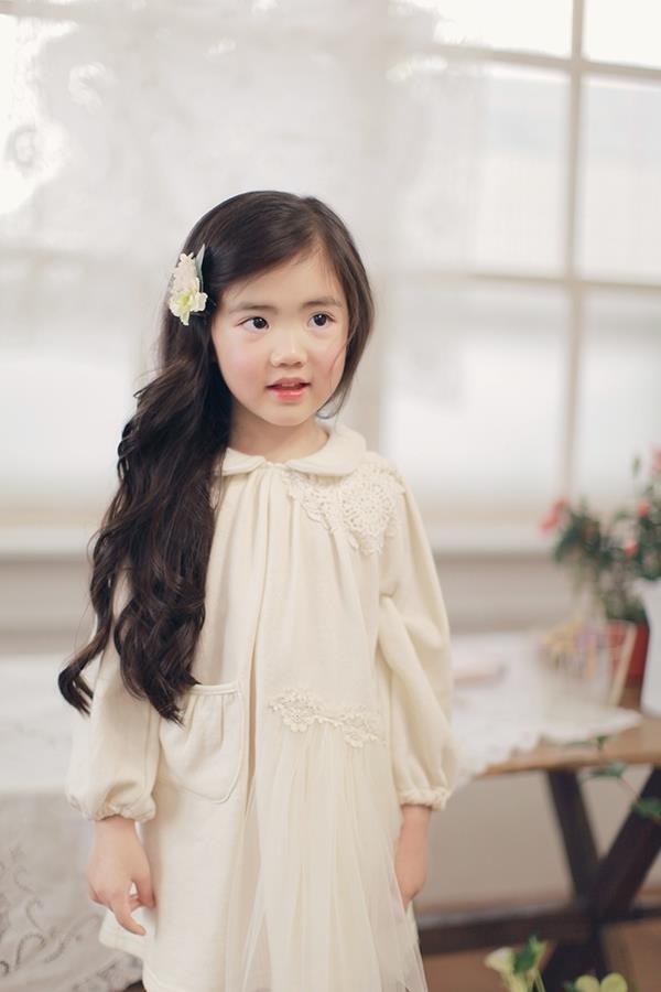 Cô bé có vẻ đẹp thiên thần gây "sốt" mạng xã hội Hàn Quốc 16