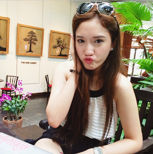 Ngắm c&ocirc; con g&aacute;i xinh đẹp của cựu Bộ trưởng Th&aacute;i Lan 7