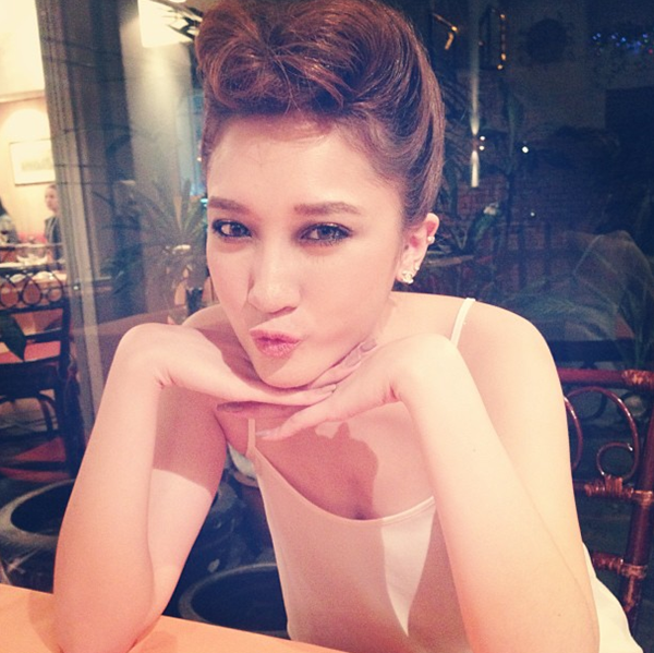 Ngắm c&ocirc; con g&aacute;i xinh đẹp của cựu Bộ trưởng Th&aacute;i Lan 8