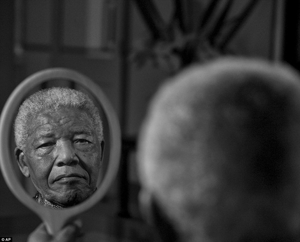 Cuộc đời cựu Tổng thống Nam Phi Mandela qua ảnh 23