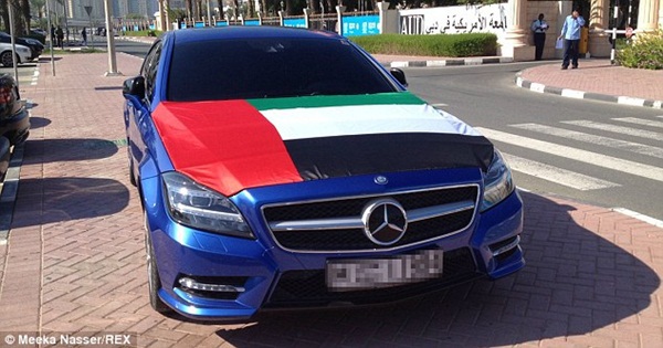 Choáng với dàn siêu xe tại 1 trường Đại học ở Dubai 25