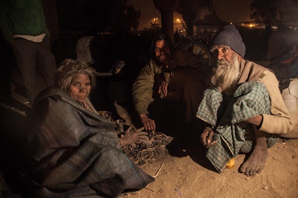 Người vô gia cư Ấn Độ chống chọi với cái lạnh kỷ lục suốt 20 năm qua 9