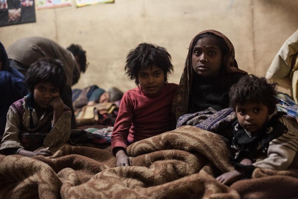 Người vô gia cư Ấn Độ chống chọi với cái lạnh kỷ lục suốt 20 năm qua 14