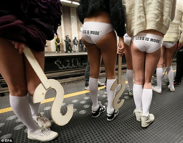 Giới trẻ thế giới mặc quần chip tham gia "Ngày không quần" 23