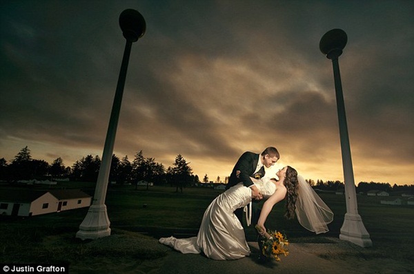 Ngắm những bức ảnh cưới tuyệt đẹp trong mưa bão 5
