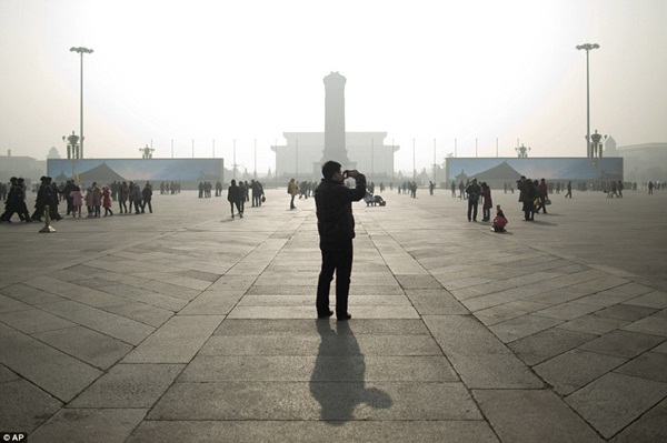 Ô nhiễm không khí nghiêm trọng, Trung Quốc chiếu cảnh mặt trời mọc trên màn hình LED 5