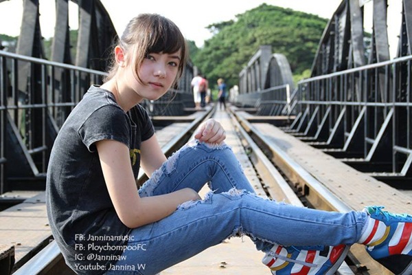 Hot girl Thái Lan cực xinh cover "Bèo dạt mây trôi" 8