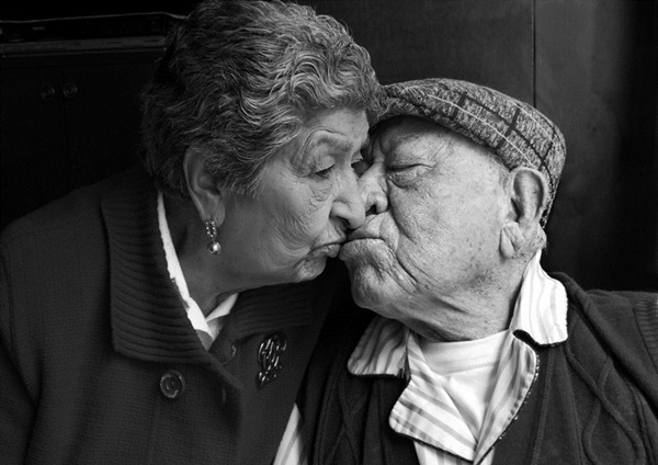 Loạt ảnh: Những nụ hôn tràn ngập yêu thương 35