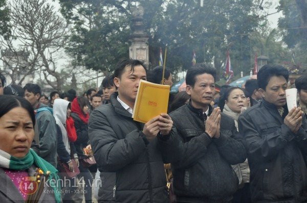 Không còn cảnh chen chúc, dẫm đạp xin lộc ấn đền Trần 14