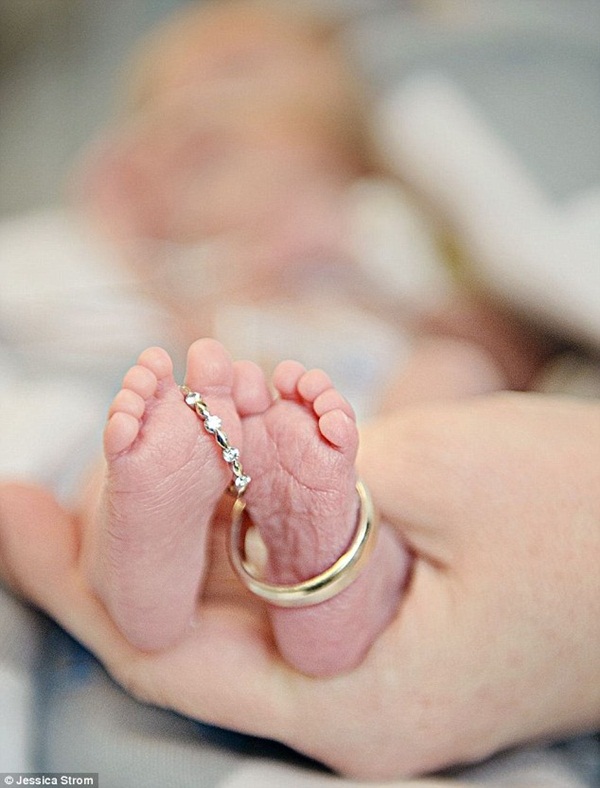 Những hình ảnh vô cùng cảm động trong phòng chăm sóc tích cực cho bé sơ sinh 7