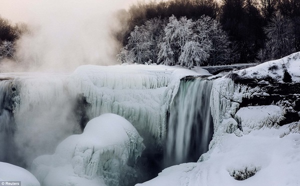 Thác Niagara lại hóa băng trong cái lạnh -13 độ C 1