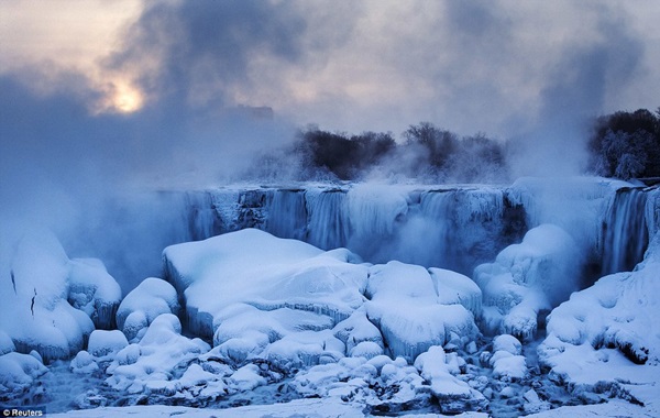 Thác Niagara lại hóa băng trong cái lạnh -13 độ C 7