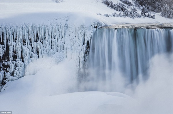 Thác Niagara lại hóa băng trong cái lạnh -13 độ C 6