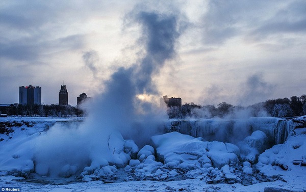 Thác Niagara lại hóa băng trong cái lạnh -13 độ C 8