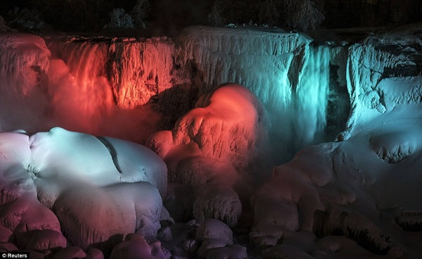 Thác Niagara lại hóa băng trong cái lạnh -13 độ C 5