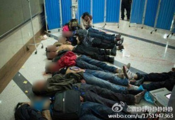Xác người nằm la liệt trong cuộc tấn công đẫm máu tại ga Trung Quốc 2