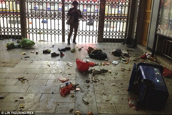Xác người nằm la liệt trong cuộc tấn công đẫm máu tại ga Trung Quốc 8