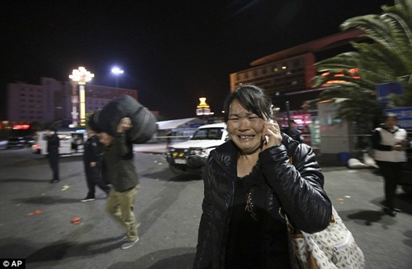 Xác người nằm la liệt trong cuộc tấn công đẫm máu tại ga Trung Quốc 11