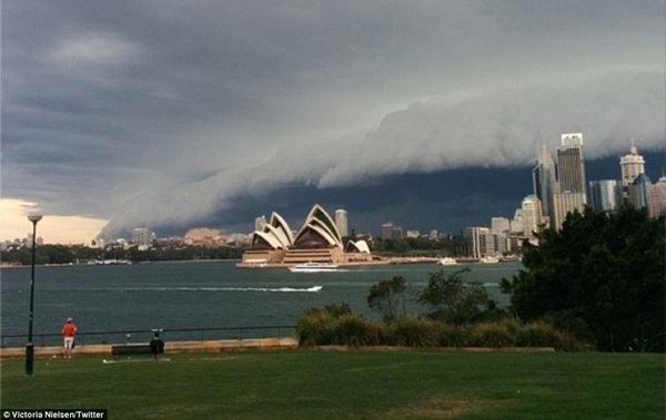 Bão mây khổng lồ bao trùm cả thành phố Sydney 8