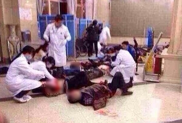 Xác người nằm la liệt trong cuộc tấn công đẫm máu tại ga Trung Quốc 4