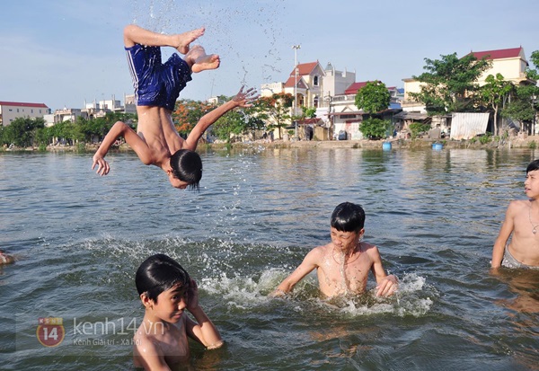 Hà Nội: Cả làng bơm nước ao tù để dùng làm nước sinh hoạt hàng ngày 10