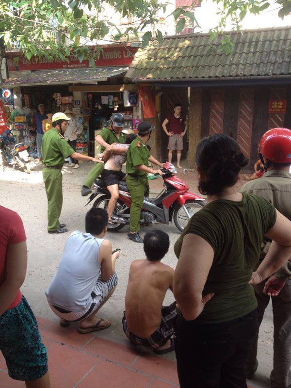 H&agrave; Nội: Người phụ nữ ăn xin bị đ&acirc;m bị d&aacute;m xin 21000 đồng 2
