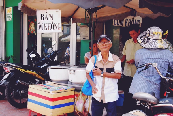 “Phố cơm trắng” đặc biệt dành cho người nghèo ở Sài Gòn 8
