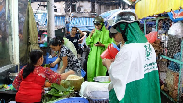 Thu gần 15 triệu đồng mỗi đêm nhờ bán xôi ở Sài Gòn 1